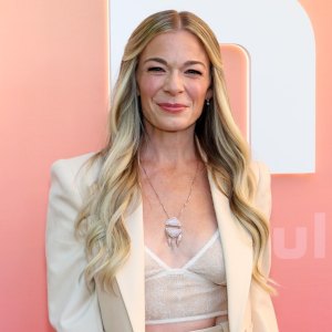 LeAnn Rimes Claps Back at Haters Calling Her Viral Deep Jaw Release Video Fake Im Not Meryl Streep