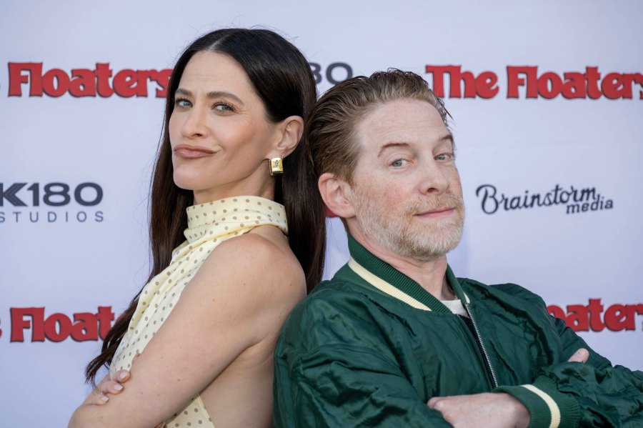 Jackie Tohn and Seth Green Floaters Hot Pics.jpg
